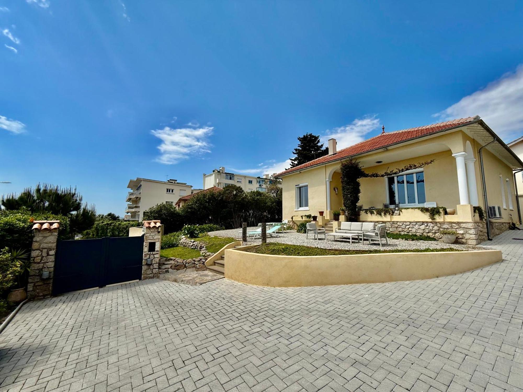 Moderne Avec Vue Panoramique - Mourillon Villa